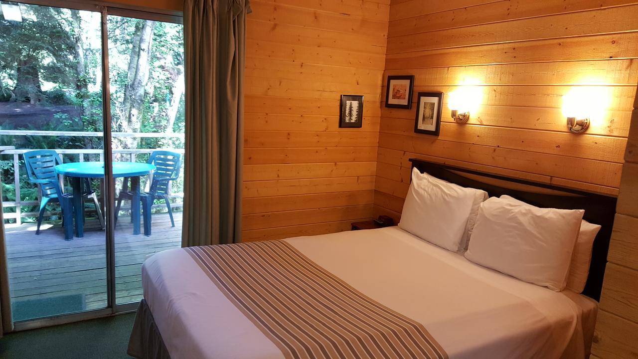 Emerald Forest Cabins Тринидад Екстериор снимка
