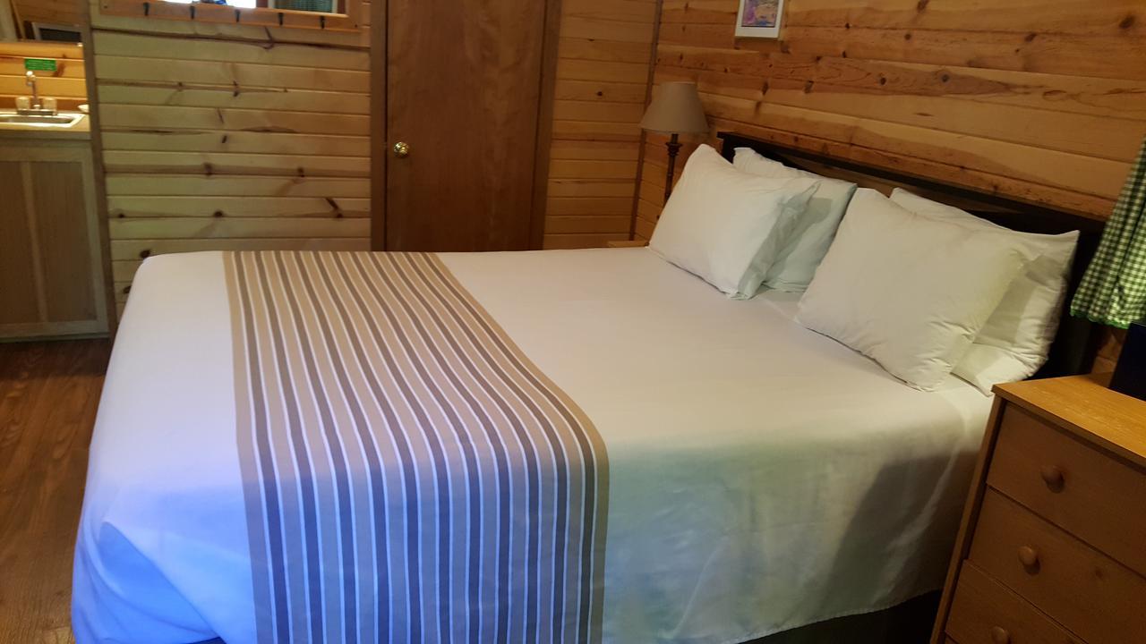 Emerald Forest Cabins Тринидад Екстериор снимка