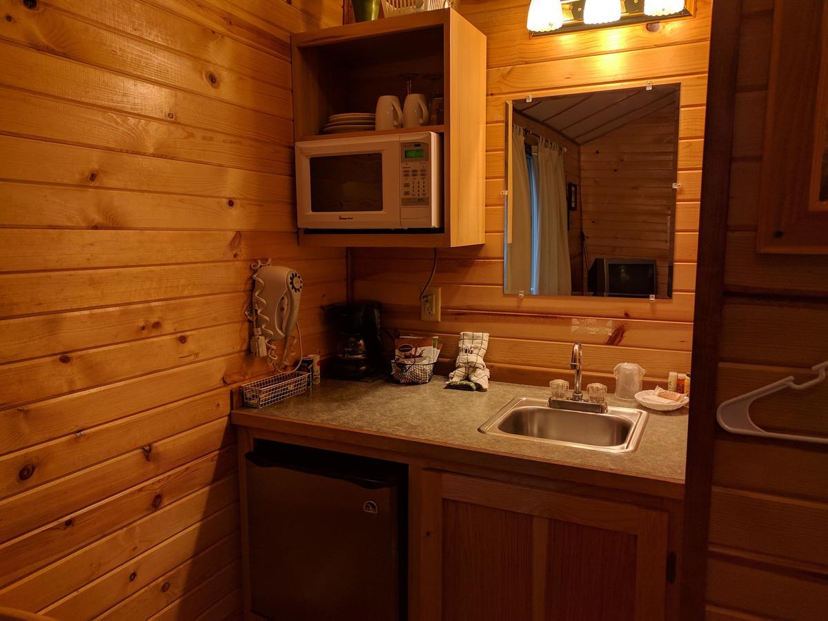 Emerald Forest Cabins Тринидад Екстериор снимка