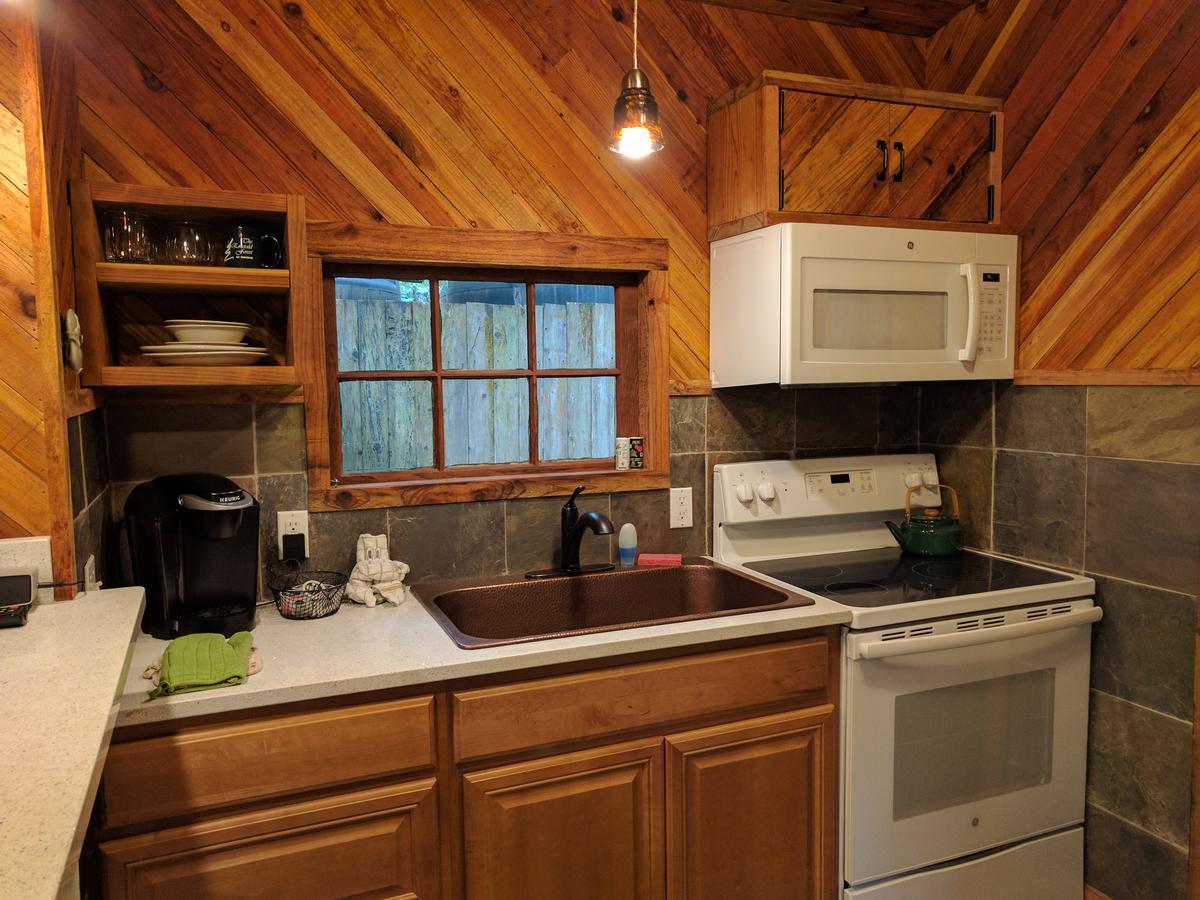 Emerald Forest Cabins Тринидад Екстериор снимка