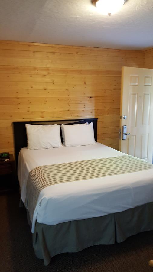 Emerald Forest Cabins Тринидад Стая снимка