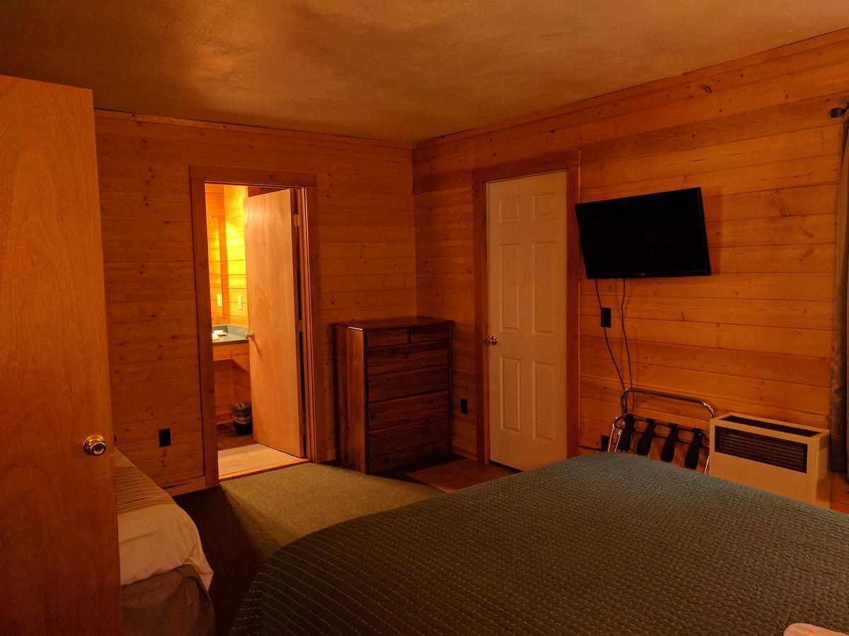 Emerald Forest Cabins Тринидад Екстериор снимка