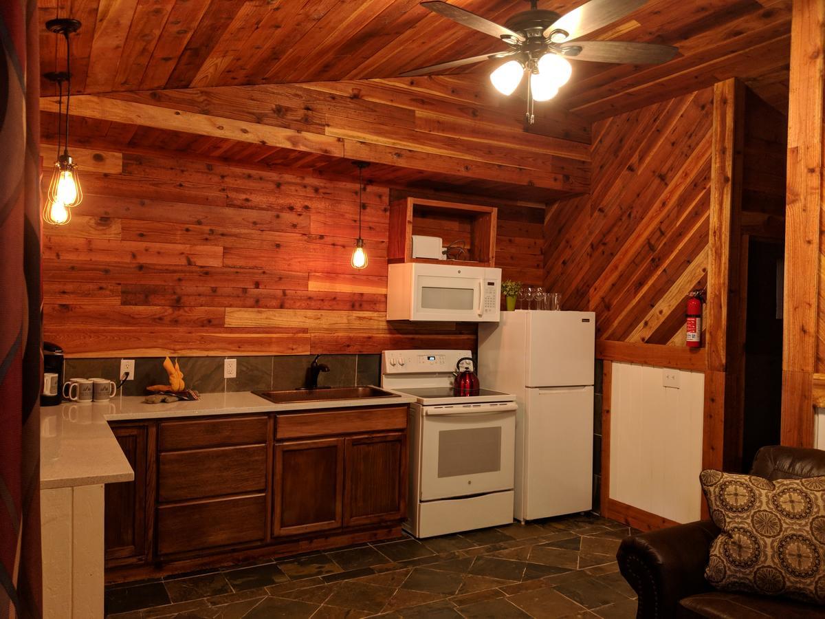 Emerald Forest Cabins Тринидад Екстериор снимка
