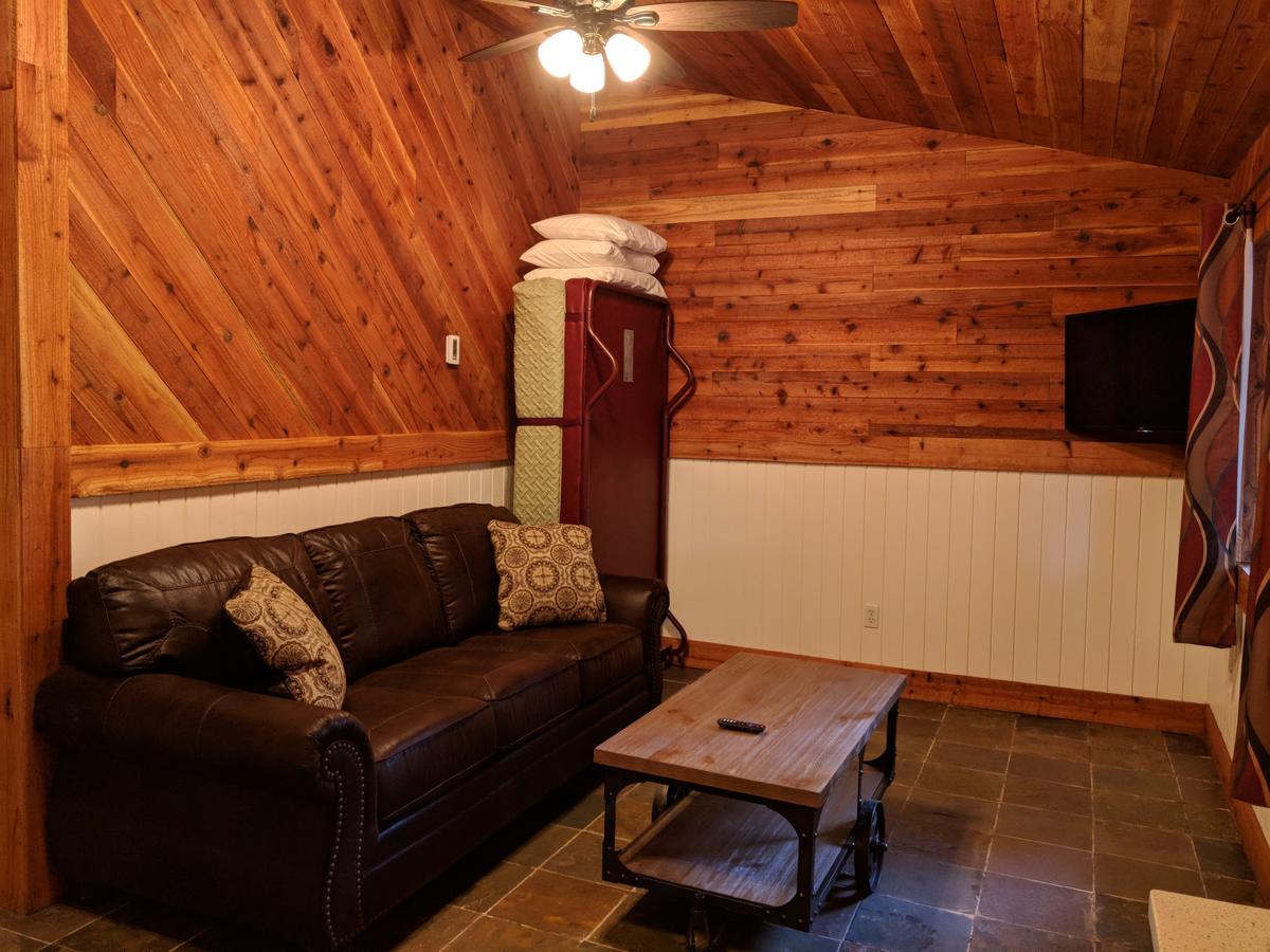 Emerald Forest Cabins Тринидад Екстериор снимка