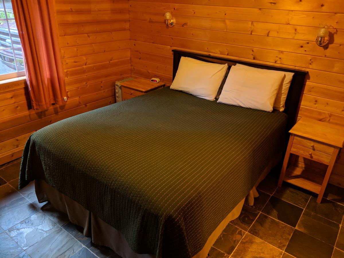 Emerald Forest Cabins Тринидад Екстериор снимка