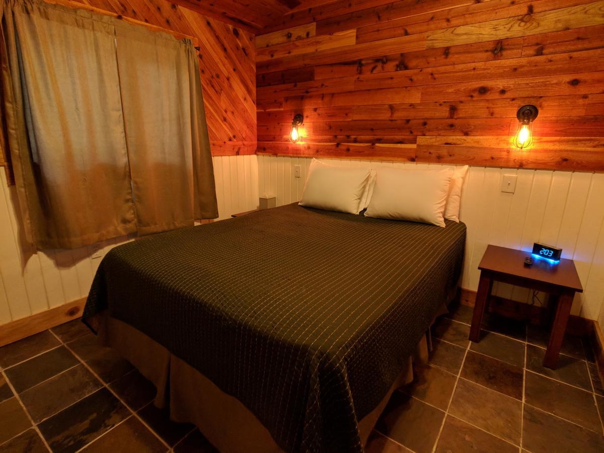 Emerald Forest Cabins Тринидад Екстериор снимка