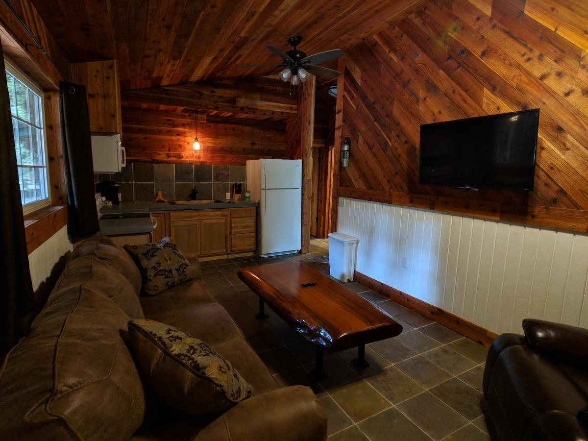 Emerald Forest Cabins Тринидад Екстериор снимка