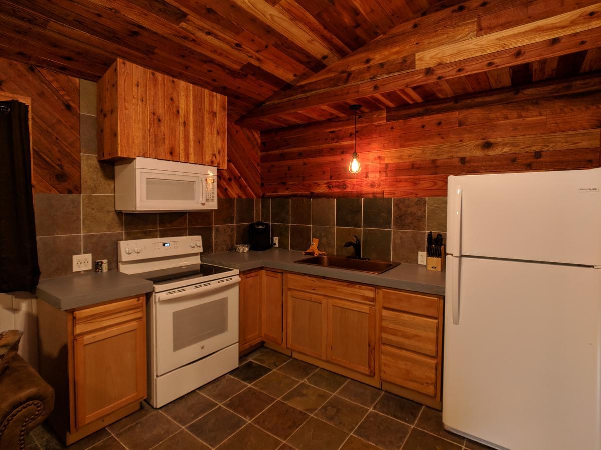 Emerald Forest Cabins Тринидад Екстериор снимка