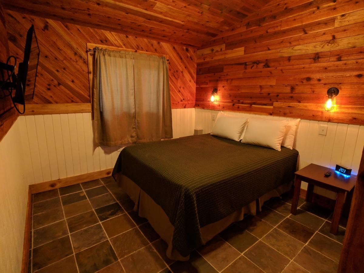 Emerald Forest Cabins Тринидад Екстериор снимка