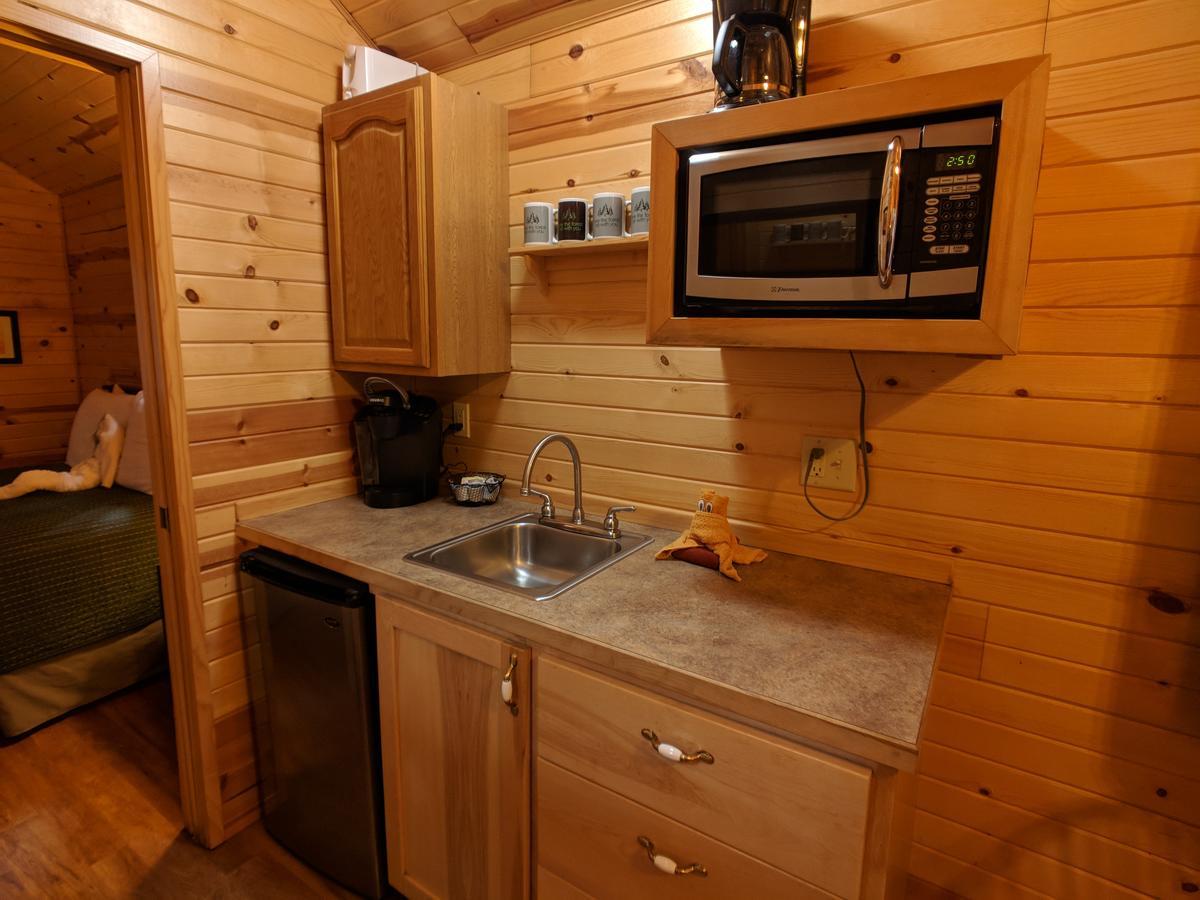 Emerald Forest Cabins Тринидад Екстериор снимка