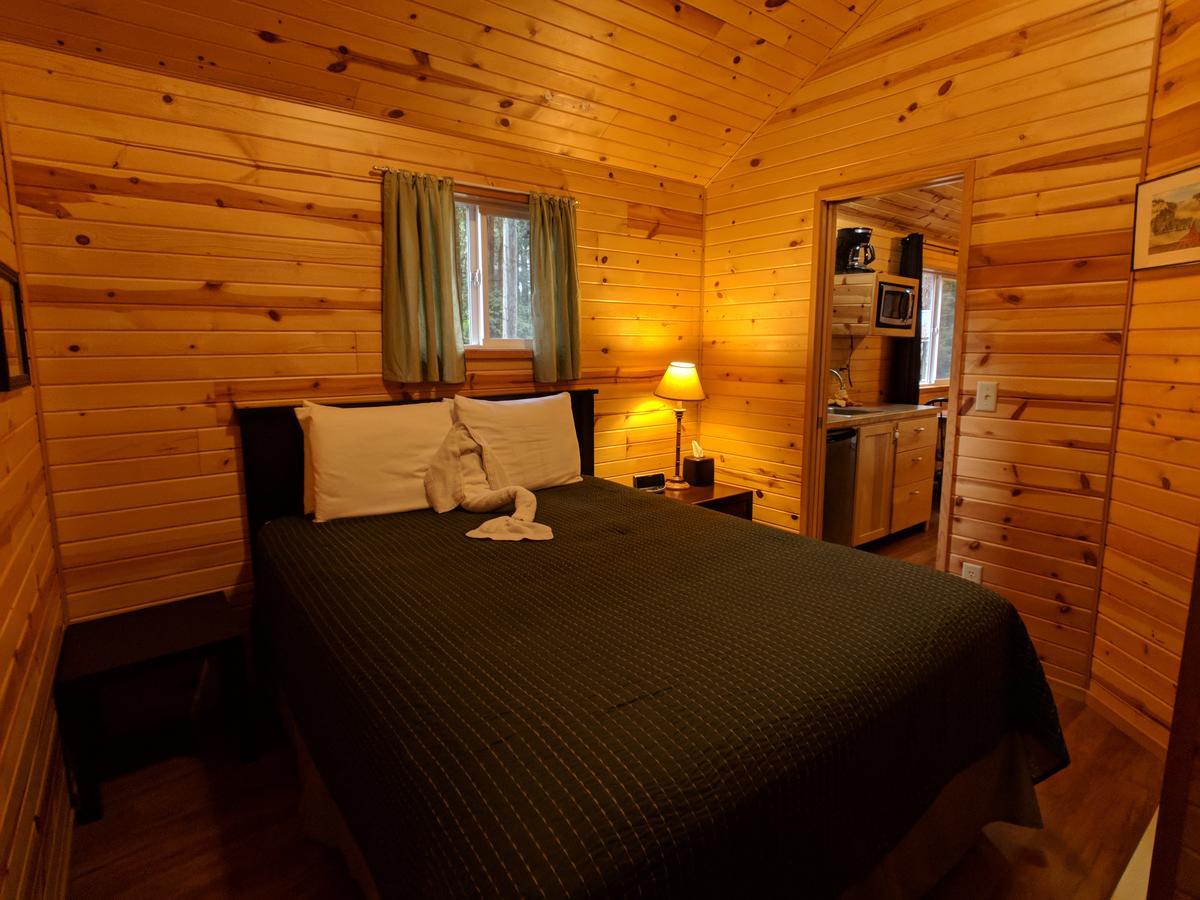 Emerald Forest Cabins Тринидад Екстериор снимка